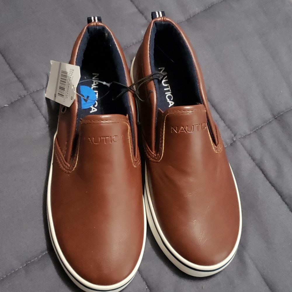 New Nautica boys size 2 shoes